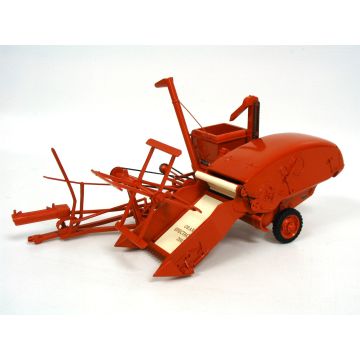 AC - 40 - Combine, Model 40  pull type 2003 Orange Spectacular Show - 1/16