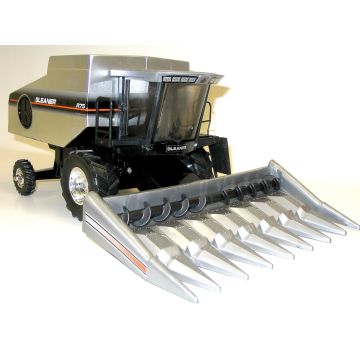 AGCO - R75 - Combine, R-75 Gleaner 2 heads 2006 Louisville Farm Show - 1/24