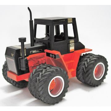 Case - 1470 - 4WD Black Knight, duals, cab - 1/16
