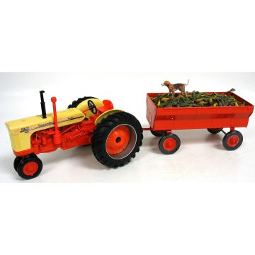 Case - Set - 800, driver & wagon with corn load Ertl Replica - 1/16