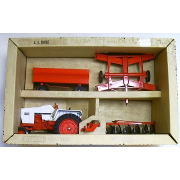 Case - Set - Agri King (white) 7 bottom plow, flare box wagon and disc - 1/16