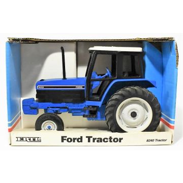 Ford - 8240 - 2WD Cab - 1/16