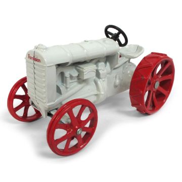 Fordson - F - Steel wheels plastic steering wheel closed engine, two box variations - 1/16