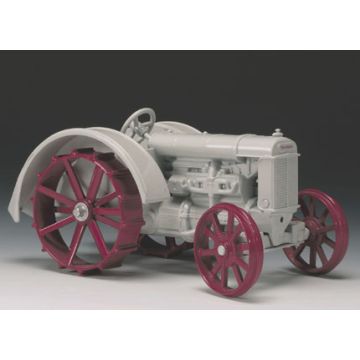 Fordson - F - Steel wheels fenders open engine - 1/16