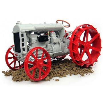 Fordson - F - Steel wheels open engine rims over wheel lugs - 1/16