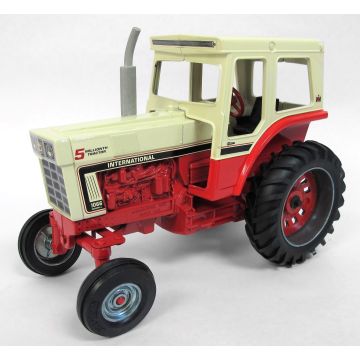 IH - 1066 - WF white cab & hood 5,000,000th IH 66 Series Collector Edition - 1/16