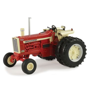 IH - 1206 - WF Duals open station Big Farm - 1/16