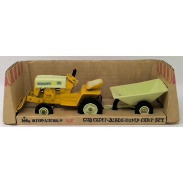 IH - 122 - Cub Cadet, blade & cart, bubble box - 1/16