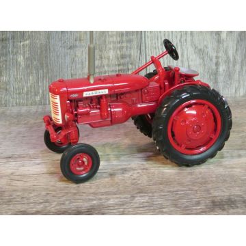 IH - 130 - High Crop 2001 National Farm Toy Museum - 1/16
