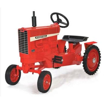 IH - 1456 - Pedal, WF, flat fenders, muffler -