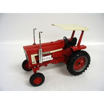 IH - 1468 - WF ROPS canopy V8 Engine 1994 Lafayette Toy Show - 1/16
