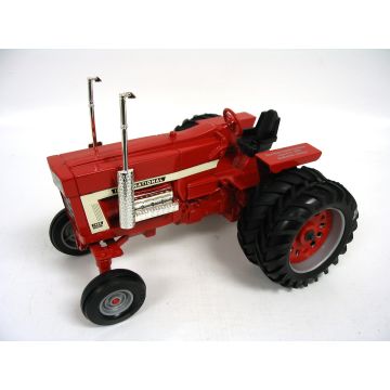 IH - 1468 - WF Duals no cab V8 Engine 1995 Blue River Toy Show - 1/16