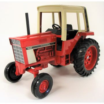 IH - 1586 - 2WD single wheels Cab - 1/16
