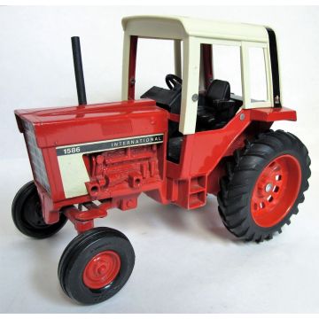 IH - 1586 - 2WD single wheels Cab holes in engine casting to mount loader - 1/16