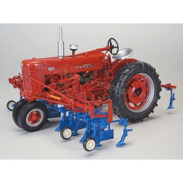 IH - 400 - NF. with mid-mounted cultivator, white cultivator wheel hubs - 1/16