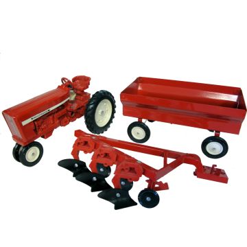 IH - Set - 404, diecast rims, plow, flare box wagon - 1/16