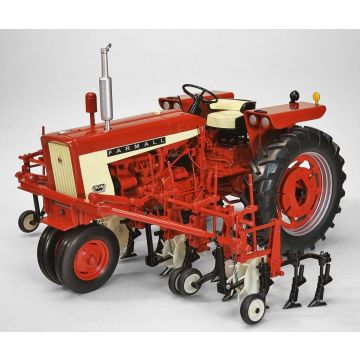 IH - 504 - NF with mid-mouned cultivator, flat top fenders - 1/16
