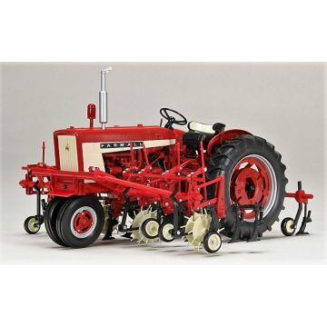IH - 504 - NF, mounted 468 cultivator 2007 Summer Farm Toy Show - 1/16