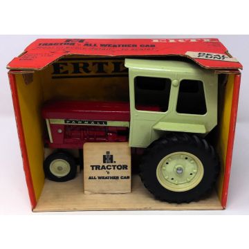 IH - 560 - NF, cab w/ door outline, no model number, red & yellow box - 1/16