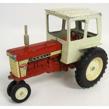 IH - 560 - NF 2 cab variations, red & black box - 1/16