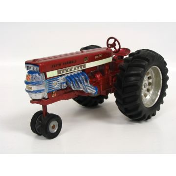IH - 560 - Puller, red, small rims, NF - 1/16