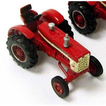 IH - 560 - Standard 6 Premiere Series muddy - 1/64