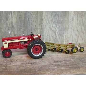 IH - Set - 560 NF, Gold Demo 5 bot plow 2008 National Farm Toy Museum - 1/16