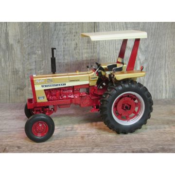 IH - 656 - WF Gas canopy Gold demo 2011 National Farm Toy Museum - 1/16