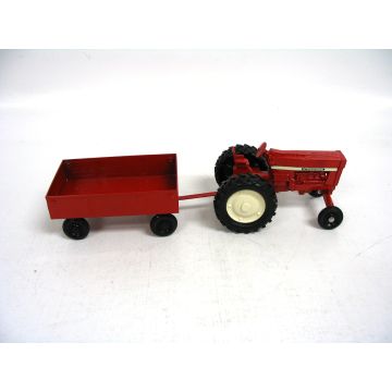 IH - Set - 666, and wagon, red box - 1/32