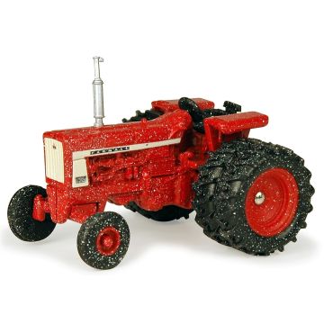 IH - 706 - WF Snowy Holiday tractor - 1/64