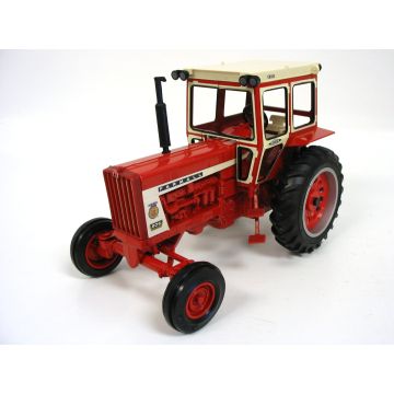 IH - 806 - WF Hiniker cab 2000 Iowa FFA - 1/16