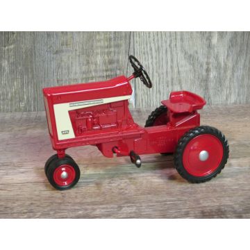 IH - 806 - Miscellaneous Pedal, NF 1998 National Farm Toy Museum - 1/8