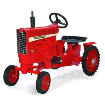 IH - 856 - Pedal, WF, muffler, flat fenders - Pedal