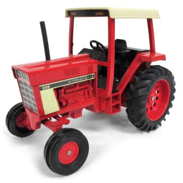 IH - 886 - WF 4 post ROPS - 1/16