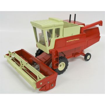 IH - 915 - Combine, 915, metal reel, 2 stacks red box - 1/20