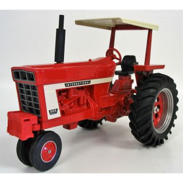 IH - 966 - NF Diesel ROPS canopy 2005 Ontario Toy Show Woodstock - 1/16