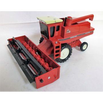 IH -  - Combine, Axial flow, gear drive reel, unloading auger - 1/32