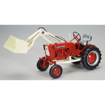 IH - Cub - One-armed loader, white grills, squared hood - 1/16