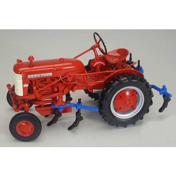 IH - Cub - Cultivator, rear and mid-mount, rubber wheels - 1/16