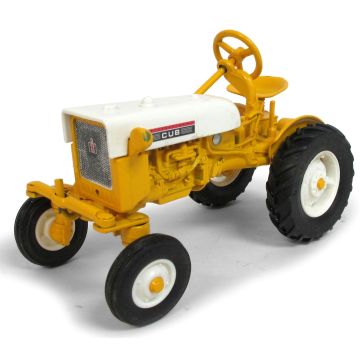 IH - Cub - 6th version, 1964 square hood yellow & white, yellow headlamps - 1/16