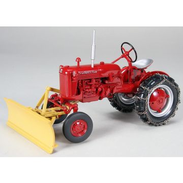 IH - Cub - 400 style red, yellow snow blade & chains - 1/16