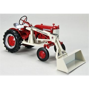 IH - Cub - 450 style with 1000 one arm loader - 1/16