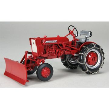 IH - Cub - square hood red with red snow blade & tire chains - 1/16
