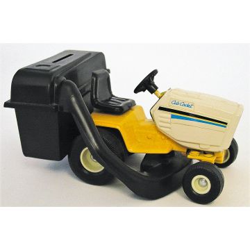 IH - Cub Cadet - Rear bagger, bank - 1/16