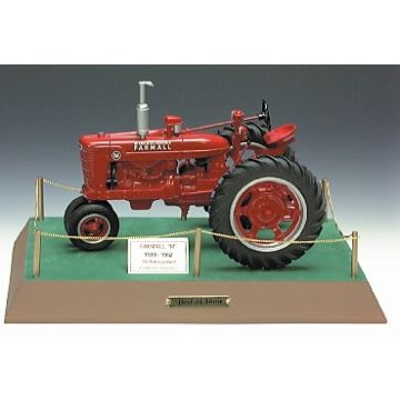 IH - M - Farmall M, NF on plaque Best of Show, coin slot - 1/16