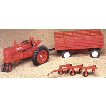 IH - Set - M NF, with plastic 3 bottom plow and barge wagon - 1/16