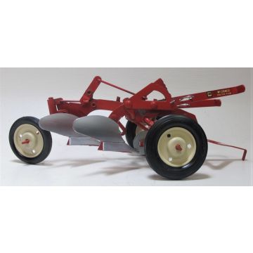 IH -  - Plow, 2 bottom, white rims. - 1/16