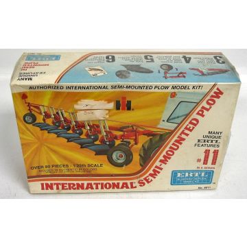 IH -  - Plow, 6 bottom, plastic kit - 1/25