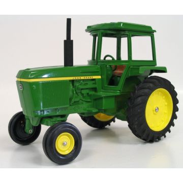JD - 4430 - 2WD Cab no filler caps no model numbers - 1/16