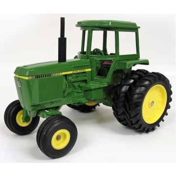 JD - 4440 - 2WD Duals Cab Strobe stripe no model numbers, white and green box - 1/16
